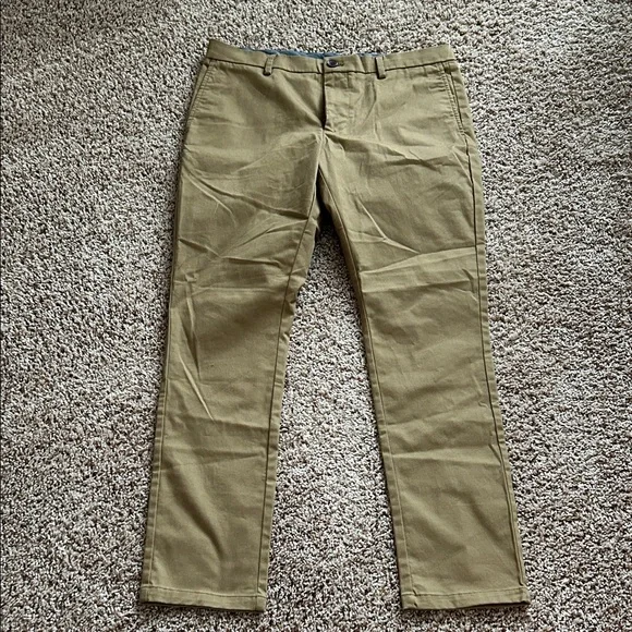 ❤️NWOT Old Navy Ultimate Skinny Khaki Pants (size 34 X 32) - Picture 4 of 9